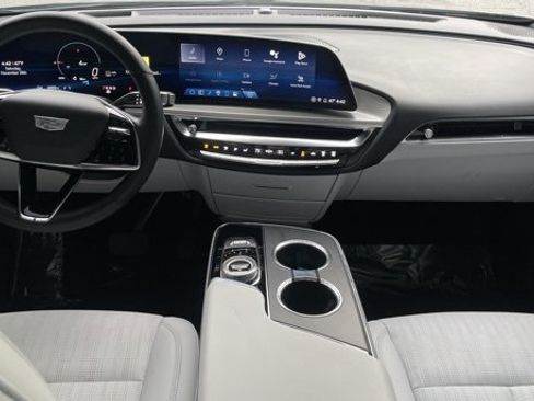 Used 2024 Cadillac Lyriq Luxury image 16