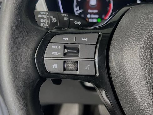 Used 2025 Honda Pilot EX-L image 17