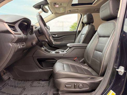 Used 2021 GMC Acadia Denali w/ Denali Technology Package FWD image 2