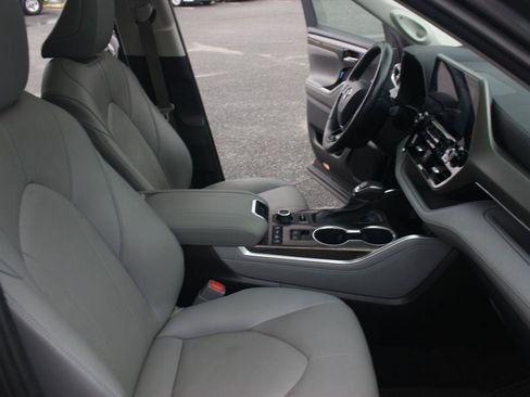 Used 2021 Toyota Highlander Limited AWD/4WD image 39