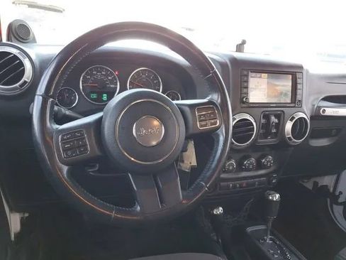 Used 2014 Jeep Wrangler Unlimited Sahara w/ Connectivity Group image 13