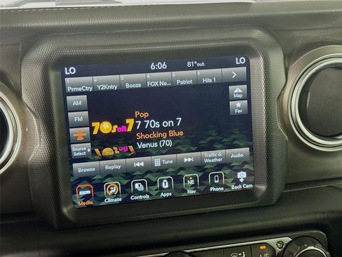 Used 2020 Jeep Wrangler Unlimited Sahara AWD/4WD image 14