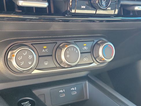 Certified 2025 Nissan Kicks SV FWD image 28