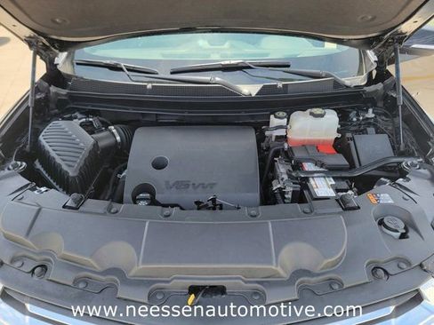 Used 2023 Chevrolet Traverse LT w/ LPO, Floor Liner Package FWD image 40