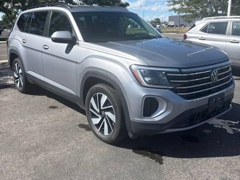 Used 2025 Volkswagen Atlas SE AWD/4WD image 1
