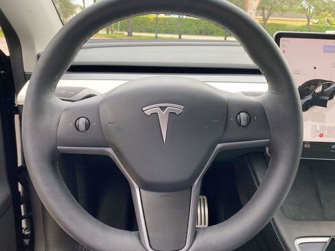 Used 2024 Tesla Model Y Performance image 17