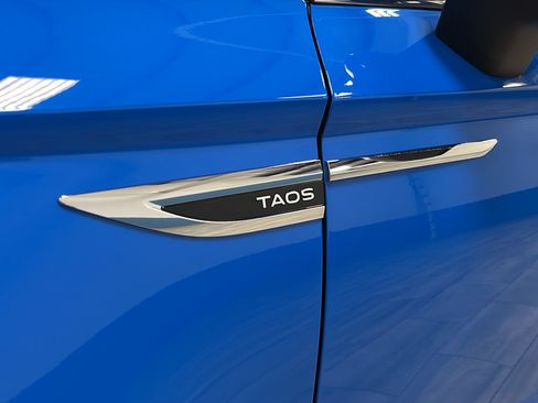 Used 2023 Volkswagen Taos SE w/ Panoramic Sunroof Package AWD/4WD image 32