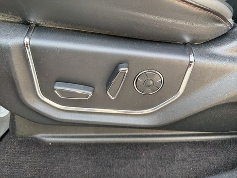 Used 2018 Ford F150 Platinum w/ Equipment Group 701A Luxury image 5