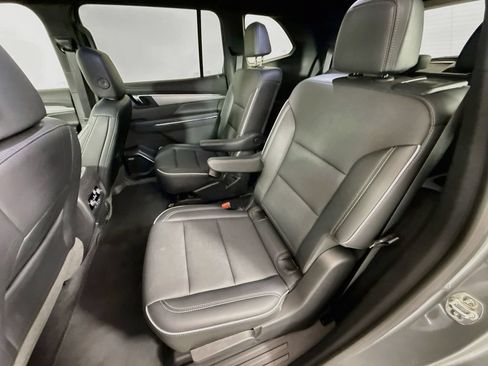 Used 2025 Buick Enclave Preferred FWD image 22