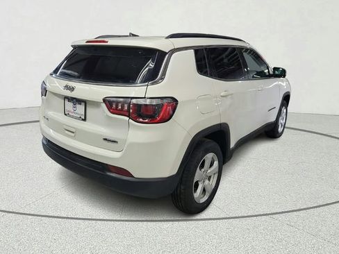 Used 2019 Jeep Compass Latitude w/ Popular Equipment Group AWD/4WD image 2