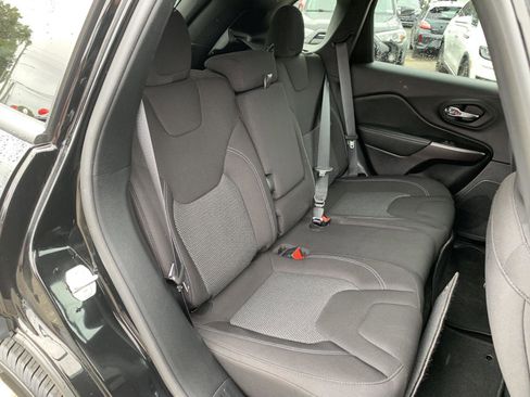 Used 2021 Jeep Cherokee Latitude image 27