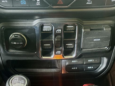 Used 2023 Jeep Wrangler Sahara w/ Cold Weather Group image 25