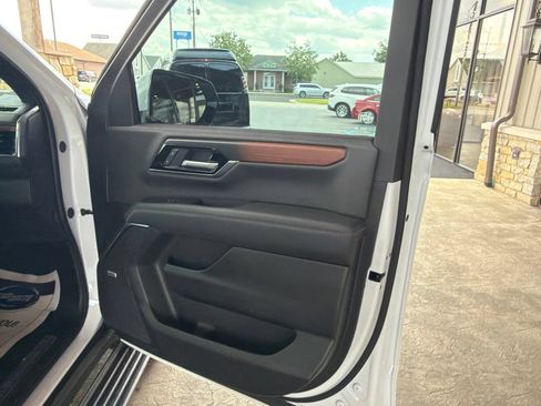 Used 2026 GMC Yukon Denali w/ Denali Reserve Package AWD/4WD image 8
