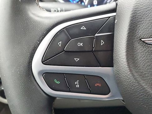 Used 2022 Chrysler Pacifica Touring-L image 11