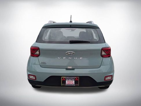 Used 2025 Hyundai Venue SEL FWD image 4