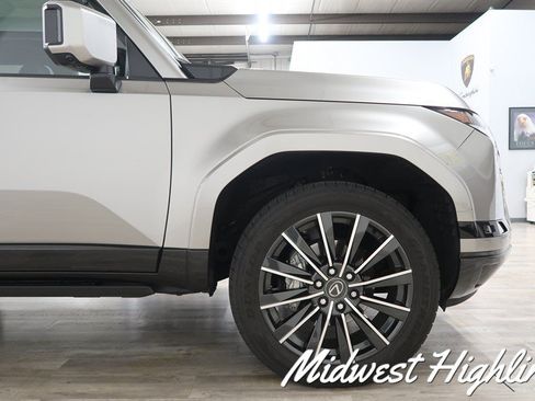 Used 2024 Lexus GX 550 w/ Accessory Package (2T) AWD/4WD image 21