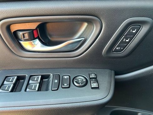 Used 2025 Honda Pilot TrailSport image 27