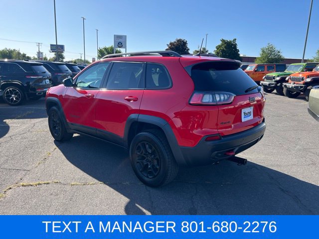 Used 2019 Jeep Cherokee Trailhawk AWD/4WD image 3
