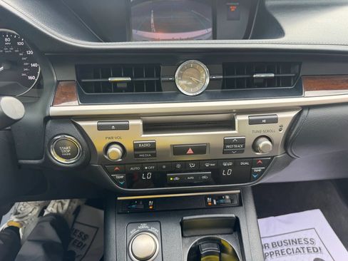 Used 2014 Lexus ES 350 w/ Premium Package FWD image 29