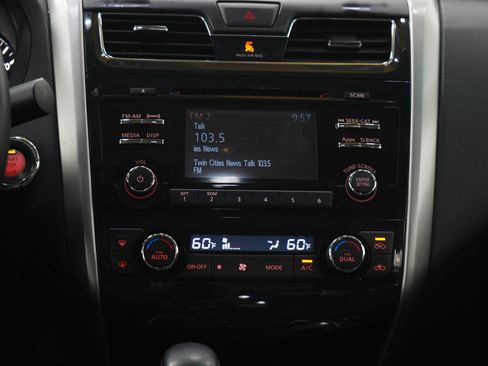 Used 2015 Nissan Altima 2.5 SL w/ Moonroof Package FWD image 16