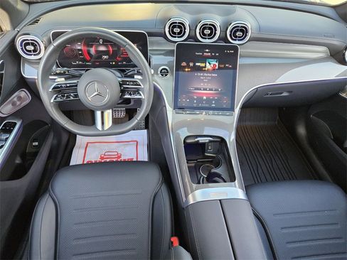 Used 2025 Mercedes-Benz GLC 300 4MATIC image 13
