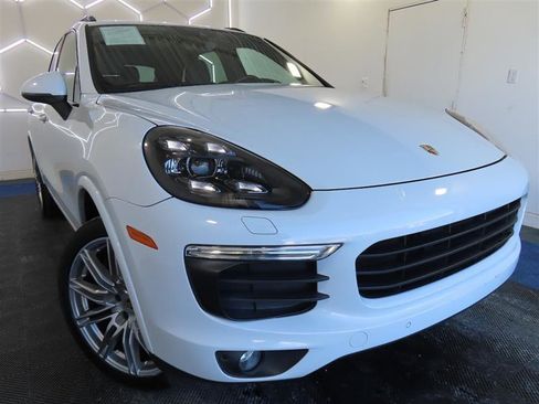Used 2017 Porsche Cayenne Platinum Edition w/ Premium Package Plus (PJX) image 3