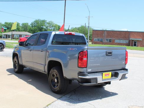 Used 2022 Chevrolet Colorado W/T AWD/4WD image 7