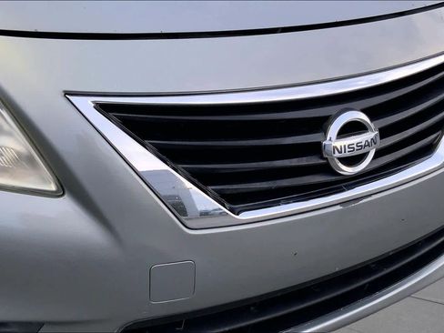 Used 2012 Nissan Versa SV FWD image 26