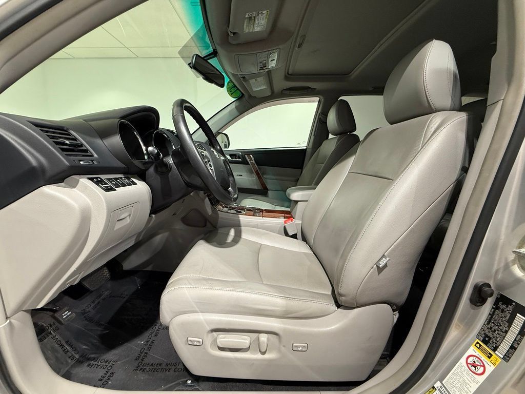 Used 2013 Toyota Highlander Limited AWD/4WD image 13