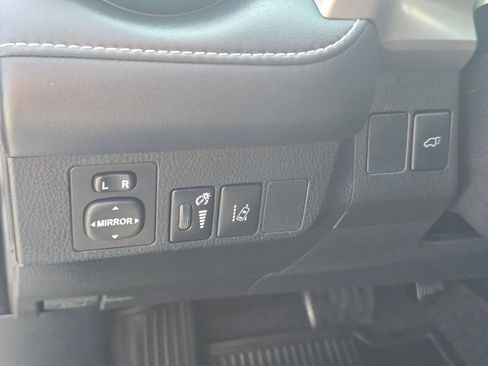 Used 2018 Toyota RAV4 Limited w/ Advanced Technology Package AWD/4WD image 25
