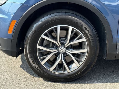 Used 2019 Volkswagen Tiguan SE w/ Panoramic Sunroof Package AWD/4WD image 12
