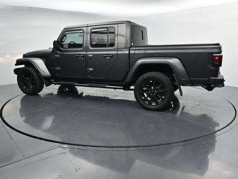 Used 2025 Jeep Gladiator Sport AWD/4WD image 5
