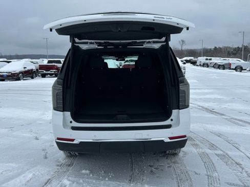 New 2026 Chevrolet Suburban LT w/ Comfort Package image 5