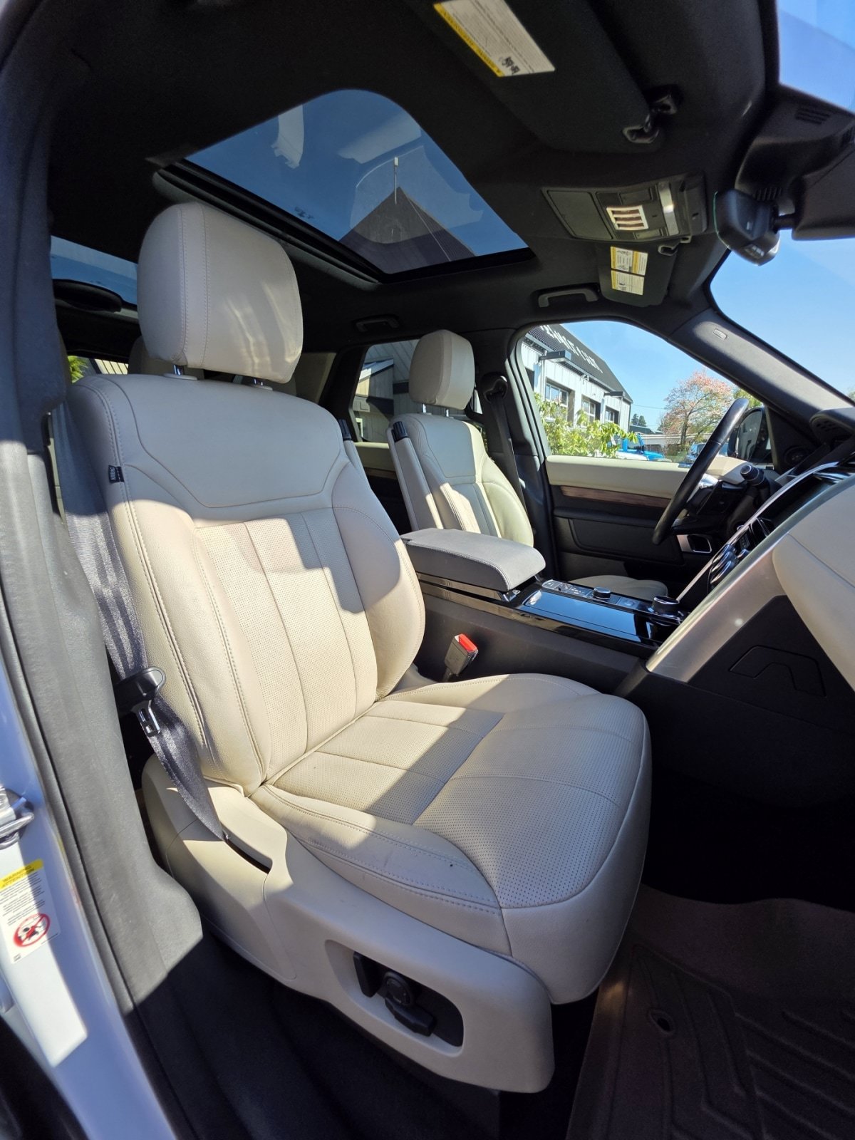 Used 2019 Land Rover Discovery HSE AWD/4WD image 9