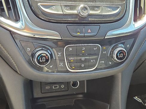 Used 2022 Chevrolet Equinox Premier FWD image 31
