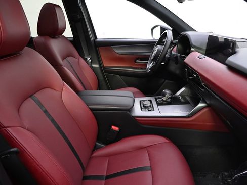 Certified 2025 MAZDA CX-70 3.3 Turbo S w/ Premium Package AWD/4WD image 16