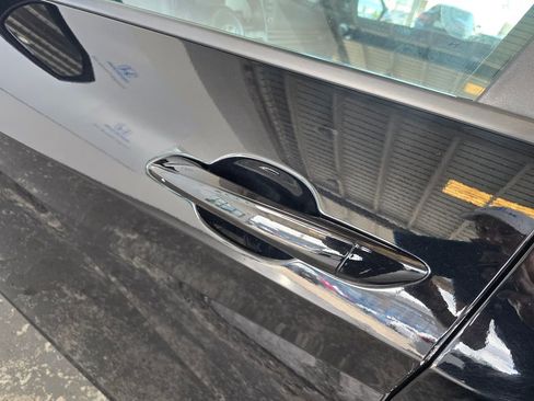 Used 2025 Hyundai Elantra SE FWD image 17