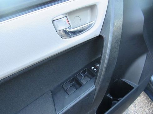 Used 2018 Toyota Corolla LE image 15