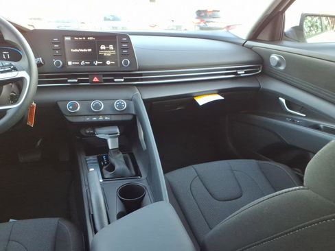 New 2026 Hyundai Elantra SE image 8