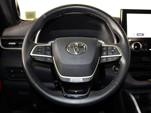 Used 2023 Toyota Highlander XSE AWD/4WD image 16