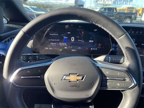 Used 2025 Chevrolet Equinox EV LT w/ Convenience Package image 26