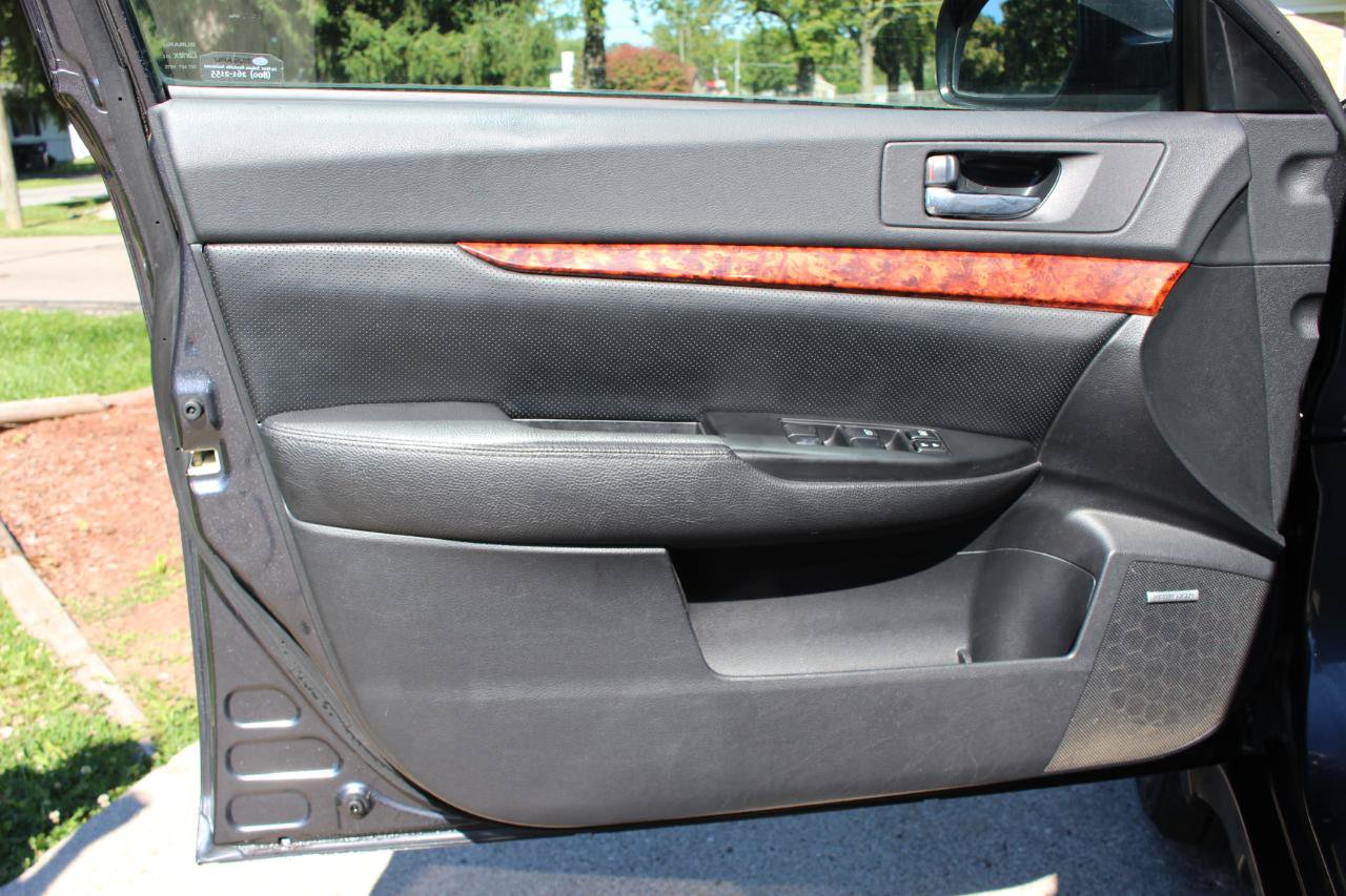 Used 2011 Subaru Outback 2.5i Limited AWD/4WD image 11
