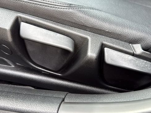 Used 2017 BMW 320i Sedan RWD image 18