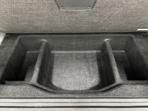 Used 2025 Rivian R1S Premium image 26