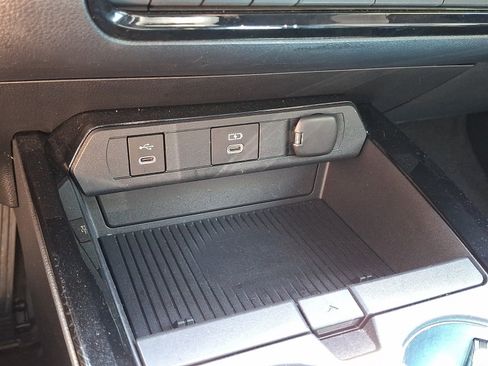 Used 2025 Toyota Prius LE FWD image 24
