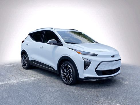 Used 2023 Chevrolet Bolt EUV Premier FWD image 2
