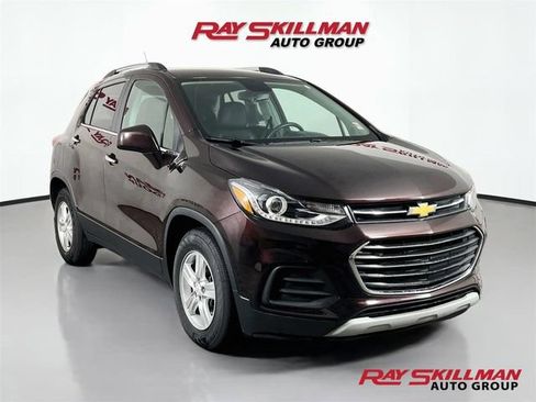 Used 2020 Chevrolet Trax LT w/ LT Convenience Package FWD image 1