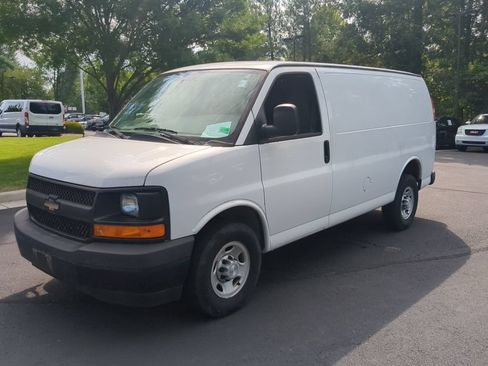 Used 2017 Chevrolet Express 2500 RWD image 1