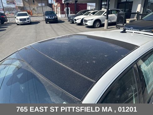 Used 2024 Volkswagen Golf R AWD/4WD image 10