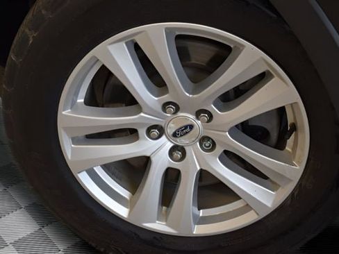 Used 2018 Ford Explorer XLT AWD/4WD image 27